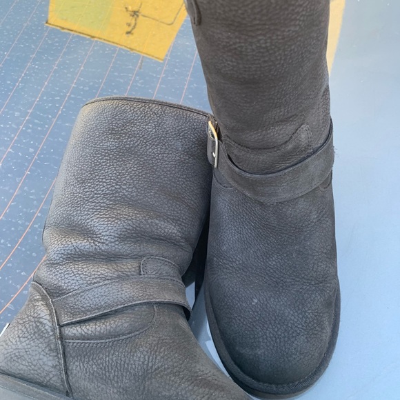 BLACK LEATHER UGG’S: Like New; Women’s size 8 - Picture 6 of 6